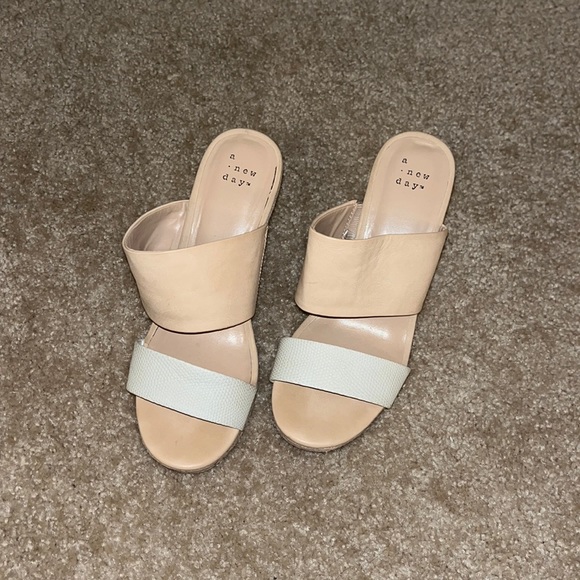 Nude and ivory double strapped 4 inch wedges - Picture 2 of 5